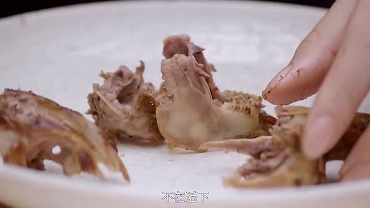 之前发的奇葩“美食”纪录片奇食记更新了,第4集终于看到真·馋了的美食。详细拆解了吃兔头的正